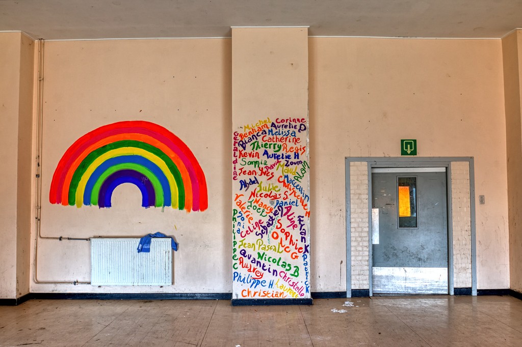HDR urbex Sanatorium du basil toilet wc decay abandoned verlaten abandonne dolhain graffiti